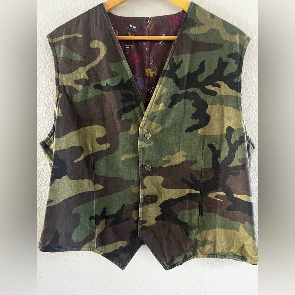 Women's Reversable SZ M/L Camouflage & Purple Elephant Cord‎ Button-Up Vest Y2K